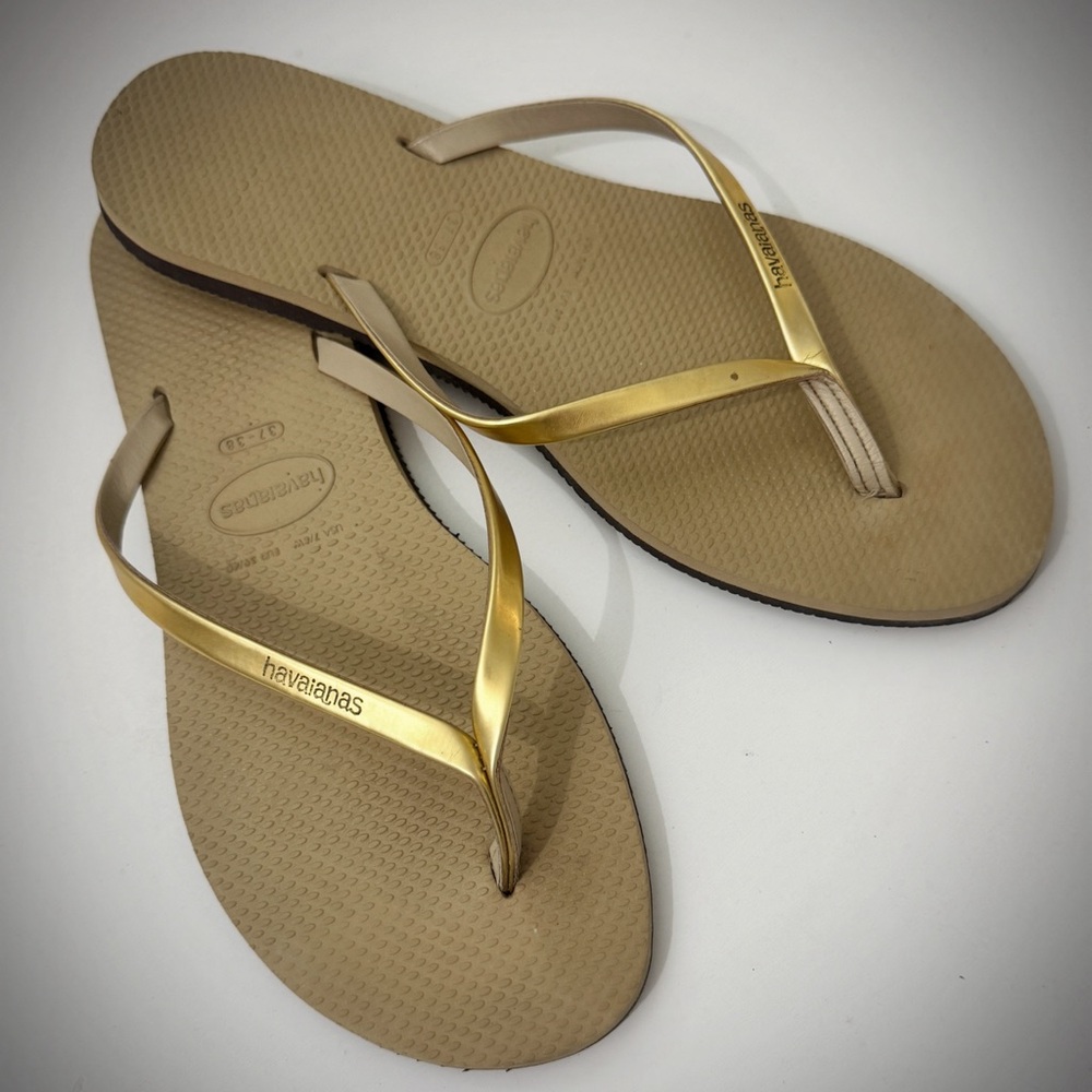 Havainas Metallic Slim Flip Flop, gold, size 7-8
